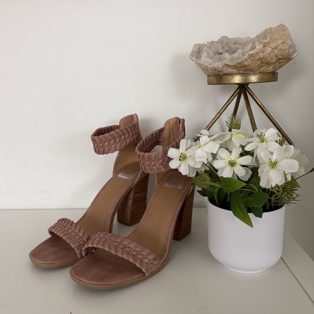 Elegant Pink Block Heel Sandals - Picture 2 of 4